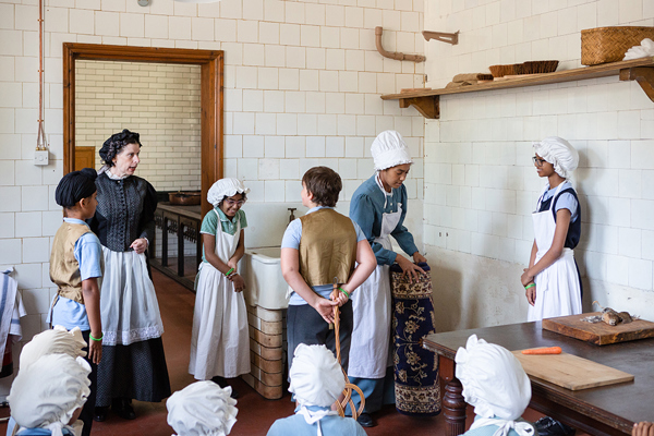 kids in scrubbing room